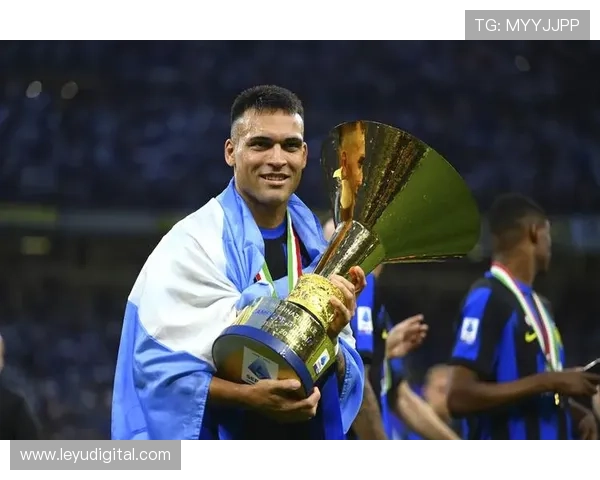 劳塔罗回头望月头球破门，展现射手本能